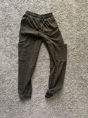 BUCKETLIST Olive Cargo Jogger Pants, small